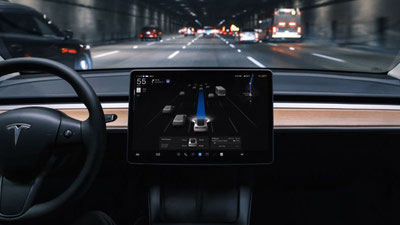 '"Tesla" ҳайдовчисиз такси хизматини ишга туширишга тайёрланмоқда'ning rasmi