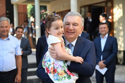 'Prezident Kumushkon mahallasidagi mehmon uylarini ko‘zdan kechirdi'ning rasmi