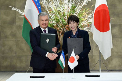 'Шавкат Мирзиёев ва Япония бош вазири қўшма баёнот имзолади'ning rasmi