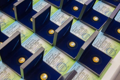 Image of 'Citizens who fought against drug crimes will be awarded a breast badge.'