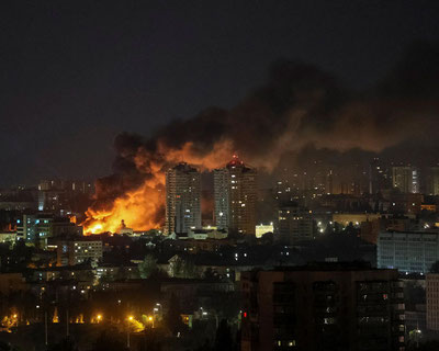 'Rossiya Kiyevga raketa va dronlar bilan hujum uyushtirdi'ning rasmi