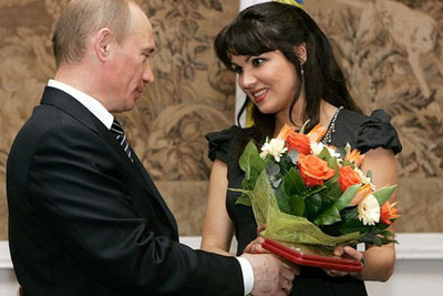 'Қироллик Опера уйи Путинга алоқадор россиялик сопрано туфайли босим остида'ning rasmi