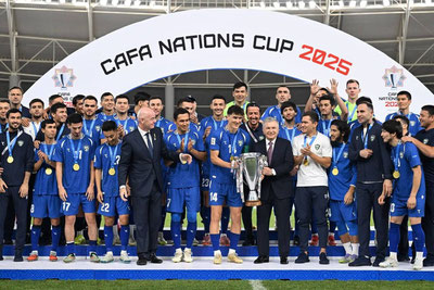 Image of 'Mirziyoyev presented the CAFA Nations Cup trophy to the football players of Uzbekistan.'