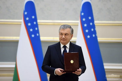 'Шавкат Мирзиёев бир гуруҳ прокуратура органлари ходимларини мукофотлади'ning rasmi