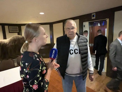 'Лавров Аляскада “СССР” ёзуви туширилган свитерда пайдо бўлди'ning rasmi