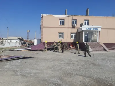 'Сирдарёда кучли шамол Ҳалқ банкининг томини учириб юборди  (видео)'ning rasmi