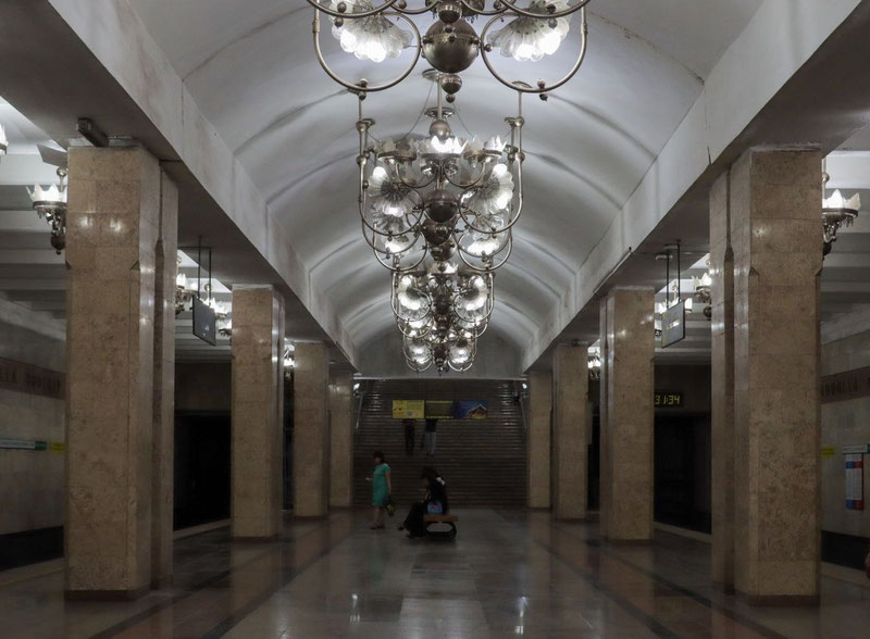 Image of 'The overcrowding at the "Tuzel" stop does not only apply to the metrobus — commented "Tashkent Metropolitan".'