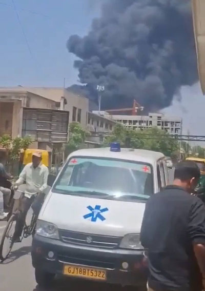 Image of 'A passenger plane crashed in India.'