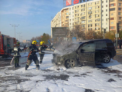 Изрображение 'На перекрестке в Ташкенте вспыхнул автомобиль Tahoe (видео)'