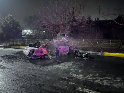 Изрображение 'В Андижане автомобиль Lacetti врезался в дерево и загорелся'