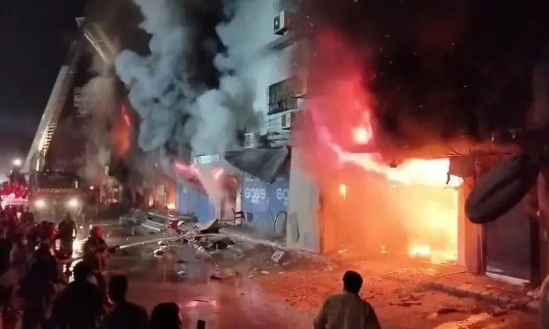 Изрображение 'Пожар в торговом центре в пакистанском Карачи унес жизни не менее 67 человек'