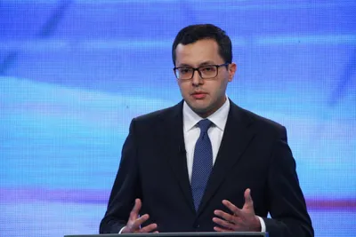 'Молия вазири нима учун ҳокимлар ва бошқа амалдорларнинг қиммат автомашина олаётгани ҳақидаги саволга жавоб берди'ning rasmi