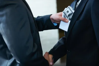 'Ўтган йили коррупциявий жиноят содир этгани учун 1 минг 723 нафар мансабдор жавобгарликка тортилган'ning rasmi