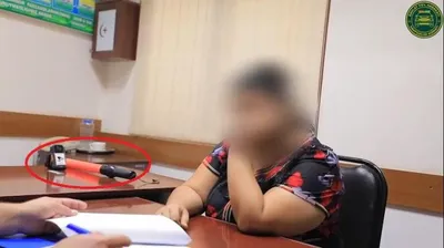 'Навоийда аёл киши ЙПХ ходимининг бодикамераси ва "жезл" таёқчасини олиб кетди. Кейин эса... (видео)'ning rasmi