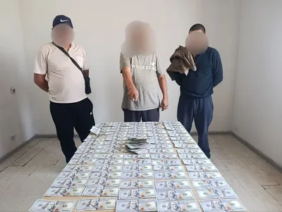 Изрображение 'Водитель Volvo пытался вывезти в Кыргызстан $34 тысячи без декларации'