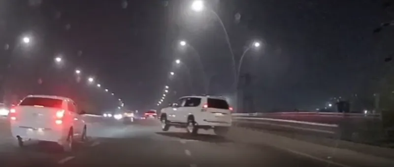 Изображение 'В Ташкенте 19-летний водитель Toyota потерял управление и врезался в Tracker'