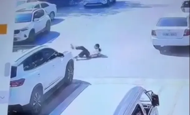 Изображение 'В Андижане водитель Chery сбил школьницу на пешеходном переходе'