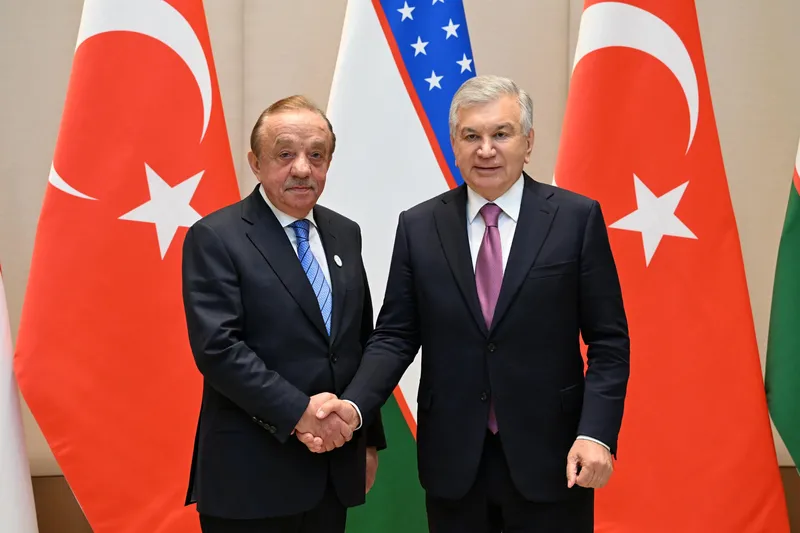 'Мирзиёев "Cengiz Holding" раҳбарини қабул қилди'ning rasmi