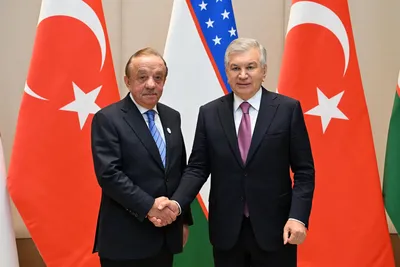 'Мирзиёев "Cengiz Holding" раҳбарини қабул қилди'ning rasmi