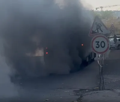 Изображение 'В Ташкенте автобус задымился во время движения (видео)'