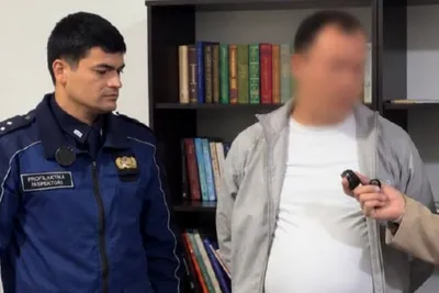 'Тошкентда 17 ёшли курьерни ҳақорат қилган ресторан ходими 5 суткага қамалди'ning rasmi