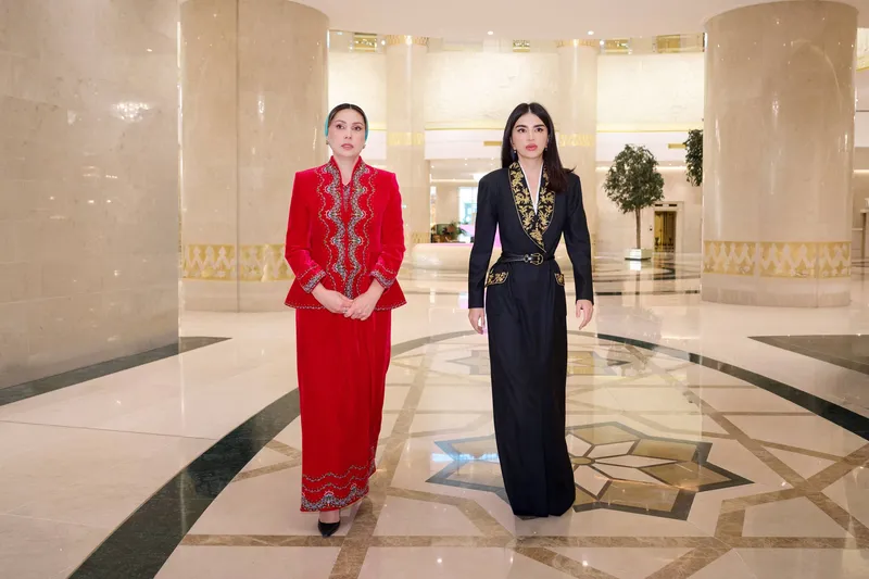 'Саида Мирзиёева Ашхободдаги “ОНА. Она табиат” кўргазмасига борди'ning rasmi