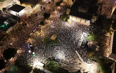 'Исроилда Нетаньяху ҳукуматига қарши минглаб одам намойишга чиқди'ning rasmi