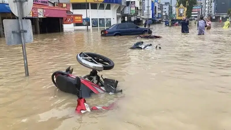 Изображение 'Пхукет уходит под воду (видео)'