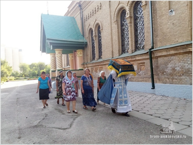 Чин погребения плащаницы Пресвятой Богородицы