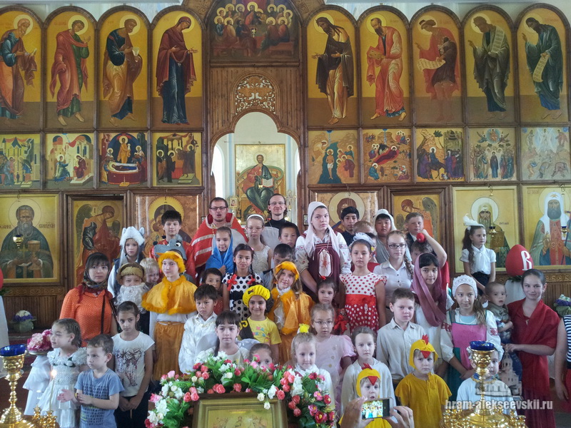 ПРАЗДНИЧНАЯ ЛИТУРГИЯ В ЧЕСТЬ СВЯТЫХ ЖЕН МИРОНОСИЦ